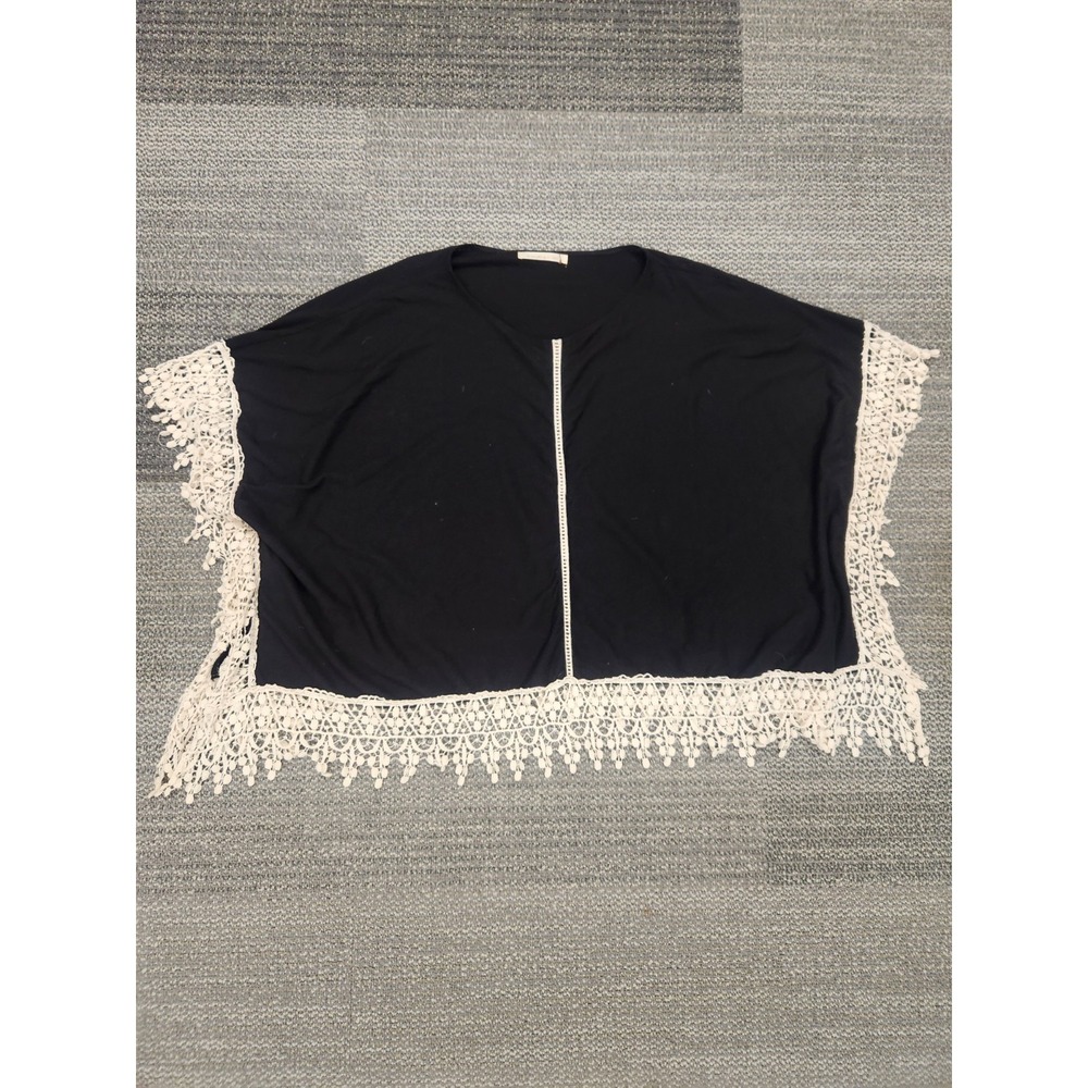 Do Everything In Love/Anthropologie Lace Crochet Boho Cape Style Poncho One Size